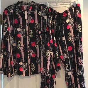 NWT  Victoria’s Secret satin pj set XL Short